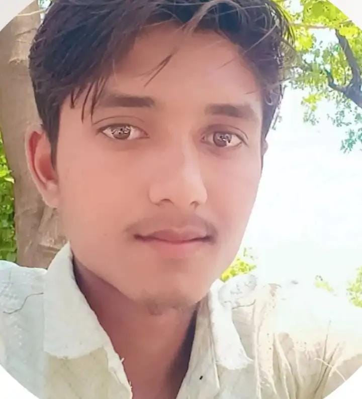महोबा में दिल्ली जाने से पहले मातम! तेज रफ्तार कार ने बाइक को मारी टक्कर, चाचा-भतीजी की दर्दनाक मौत
