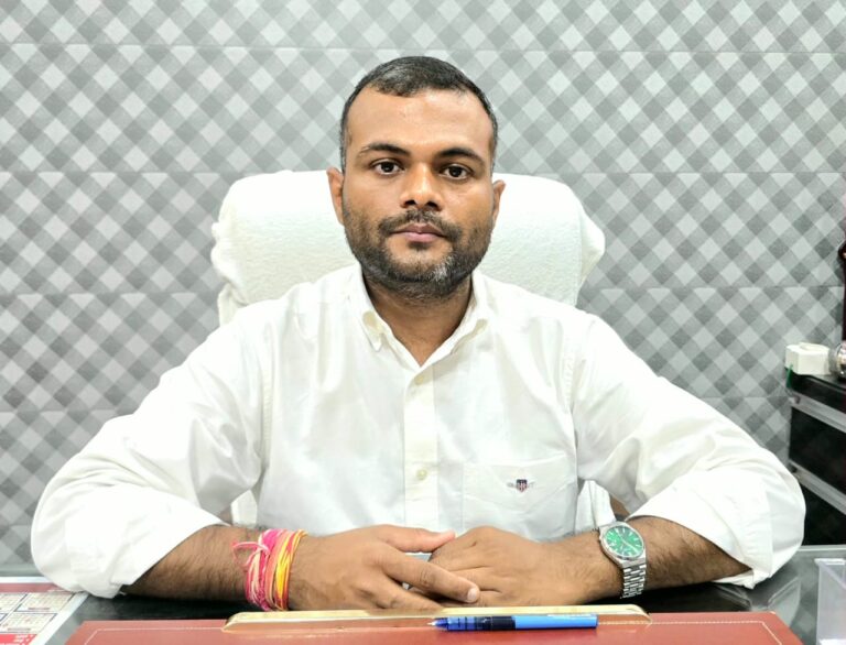 जौनपुर स्कूल में छात्र के क्लासरूम में बंद मिलने पर शिक्षिका निलंबित, बीईओ करेंगे मामले की जांच