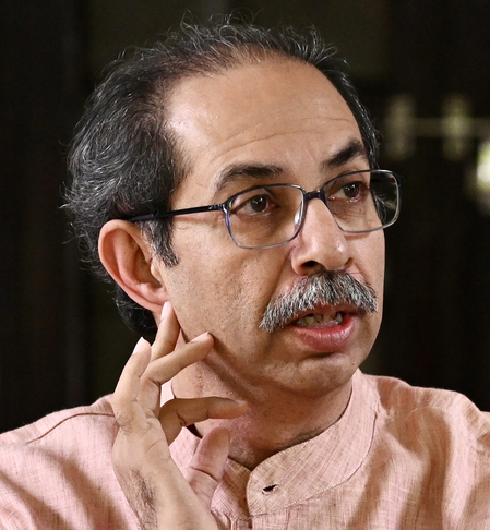 शिवसेना (यूबीटी) का हमला: “धर्मेंद्र प्रधान का इस्तीफा सिर्फ शुरुआत, देशभर में बढ़ रहा युवाओं का आक्रोश”