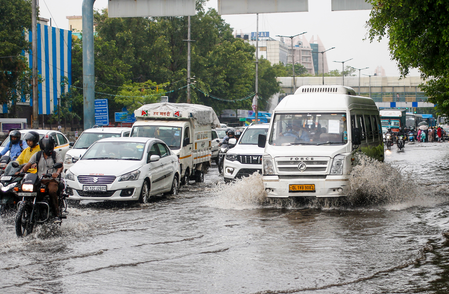 दिल्ली-NCR में बारिश का कहर जारी, 29-30 जुलाई को तेज आंधी-तूफान का येलो अलर्ट; जलभराव से बढ़ी परेशानी