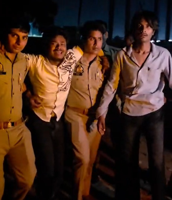 फिरोजाबाद में पुलिस मुठभेड़: अभिषेक पर फायरिंग करने वाले दो आरोपी गिरफ्तार, एक के पैर में लगी गोली; हथियार बरामद
