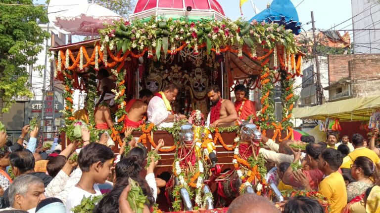 वाराणसी में शुरू हुआ ऐतिहासिक लक्खा रथयात्रा मेला, भगवान जगन्नाथ के दर्शन को उमड़ी श्रद्धालुओं की भीड़