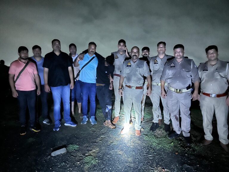 झांसी में लूटकांड का पर्दाफाश! दवा बाजार में गार्ड को बंधक बनाकर लाखों लूटने वाले बदमाश मुठभेड़ में दबोचे
