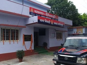 गाजियाबाद कांवड़ मार्ग पर भीषण हादसा: ट्रक से टकराई नई बोलेरो पिकअप, 3 श्रद्धालुओं की मौत, 5 घायल