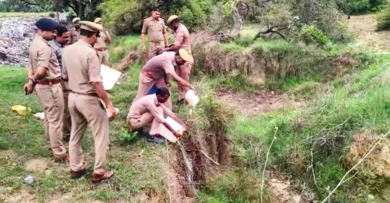 जालौन में कोर्ट के आदेश पर 467 लीटर कच्ची शराब नष्ट, आबकारी मामलों में बड़ी कार्रवाई