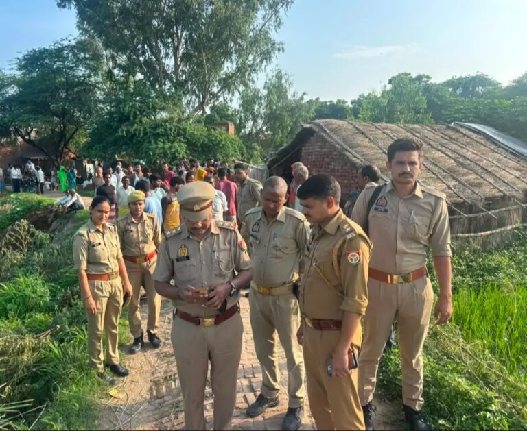 औरैया में खेत में मिला 22 वर्षीय युवती का शव, बकरियां चराने निकली थी अंजली, पोस्टमार्टम रिपोर्ट का इंतजार