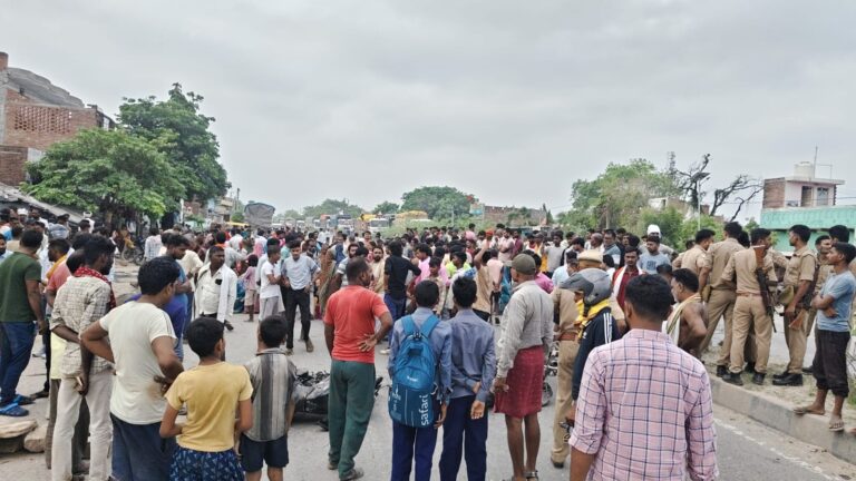 मीरजापुर में दर्दनाक हादसा: घर के बाहर सो रहे लोगों पर चढ़ा ट्रक, मां-बेटे समेत 3 की मौत