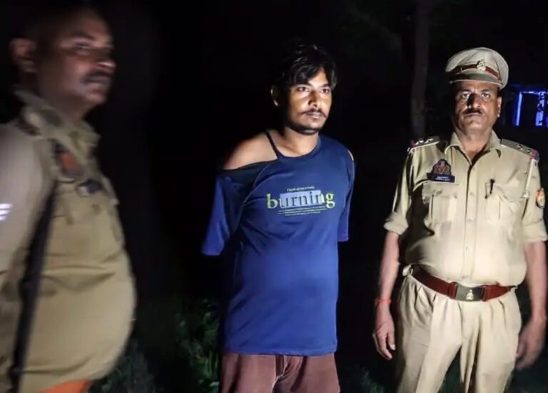 औरैया में ससुराल पक्ष को बुलाने की जिद में हाईटेंशन टावर पर चढ़ा युवक, साढ़े पांच घंटे बाद सकुशल उतारा गया