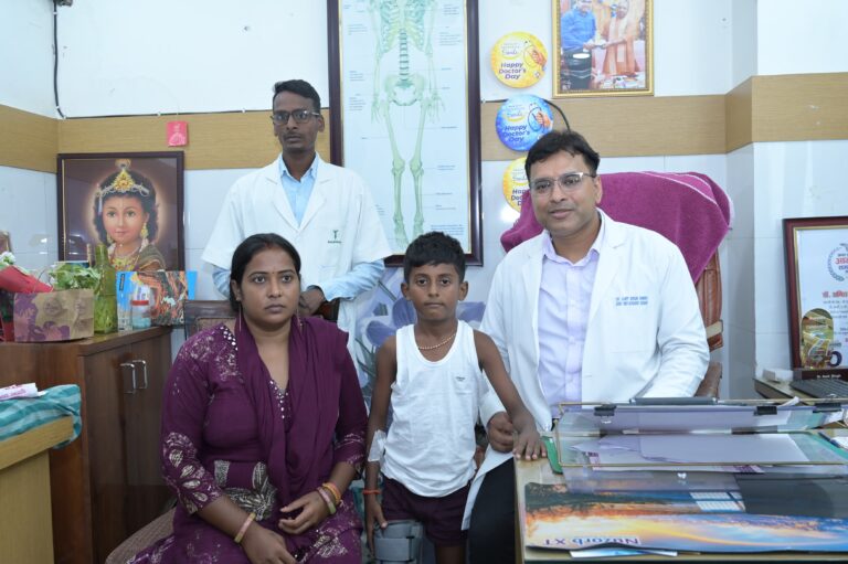 गोरखपुर में मेडिकल चमत्कार, 9 वर्षीय बच्चे का जटिल घुटना ऑपरेशन दूरबीन विधि से सफल