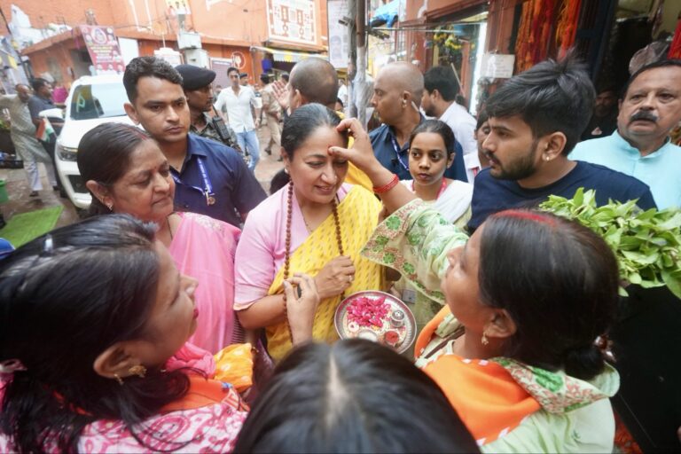 जन्मदिन पर काशी पहुंचीं दिल्ली सीएम रेखा गुप्ता, बाबा विश्वनाथ और कालभैरव के दरबार में की पूजा-अर्चना