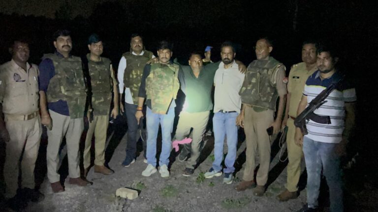 झांसी में पुलिस मुठभेड़ में दो शातिर चोर गिरफ्तार, एक के पैर में लगी गोली, लाखों के जेवर और तमंचा बरामद