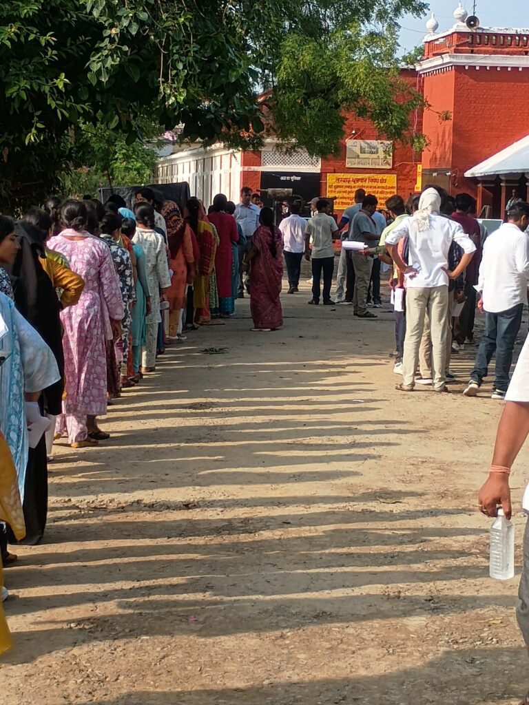 कड़ी सुरक्षा के बीच शुरू हुई यूपी टीईटी 2026 परीक्षा: 19.94 लाख अभ्यर्थी देंगे परीक्षा, 955 केंद्रों पर व्यवस्था सख्त!