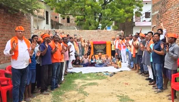 वाराणसी में मुसहर बस्ती को मिली सड़क की सौगात, विधायक ने किया इंटरलॉकिंग रोड निर्माण का शिलान्यास