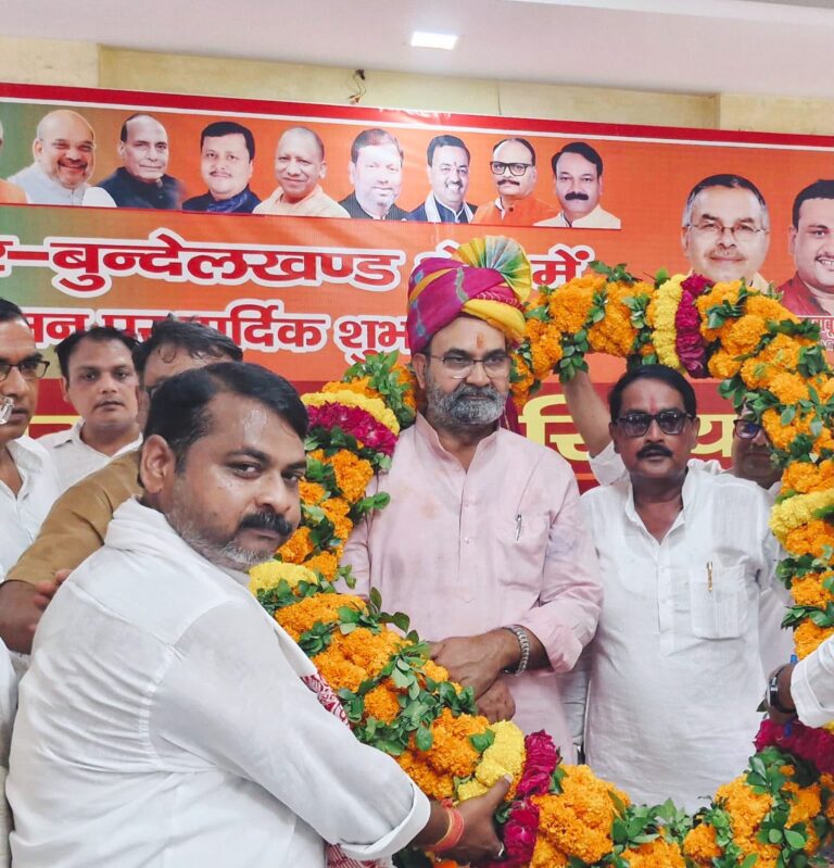 कानपुर में किसान मोर्चा की बैठक: चौधरी देवेंद्र सिंह ने कार्यकर्ताओं से किसानों तक योजनाएं पहुंचाने का किया आह्वान