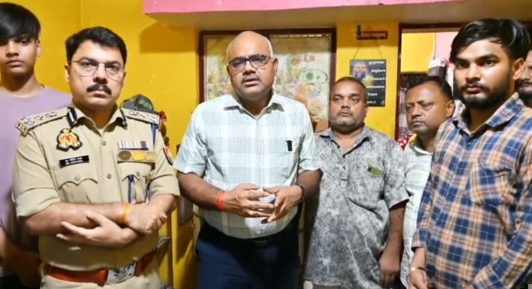 रूस-यूक्रेन युद्ध के बीच ब्लैक सी ड्रोन हमले में जान गंवाने वाले सागर गुप्ता के परिवार से मिले अधिकारी, CM योगी ने दिए हरसंभव मदद के निर्देश