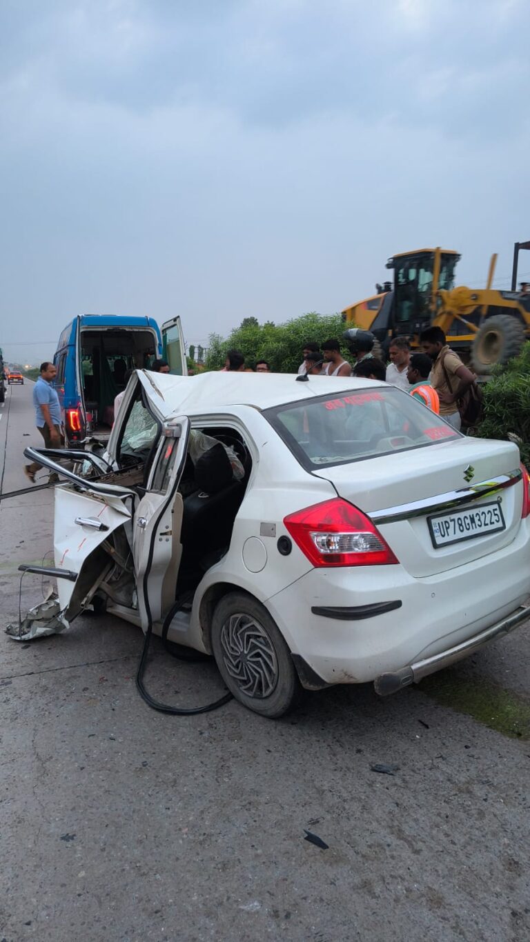 कानपुर में महाकाल दर्शन से लौट रहे सेना के जवान की सड़क हादसे में मौत, पत्नी और दो बच्चे समेत चार घायल