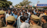 मुजफ्फरनगर में स्कूल बस की टक्कर से किसान की मौत, साथी गंभीर; मुआवजे की मांग को लेकर ग्रामीणों ने लगाया जाम