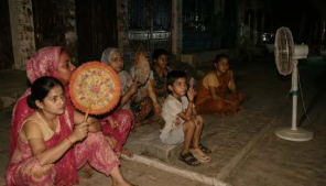 मुजफ्फरनगर में सात घंटे की बिजली कटौती से फूटा जनता का गुस्सा, बिजलीघर का घेराव, विभाग के खिलाफ जमकर हंगामा