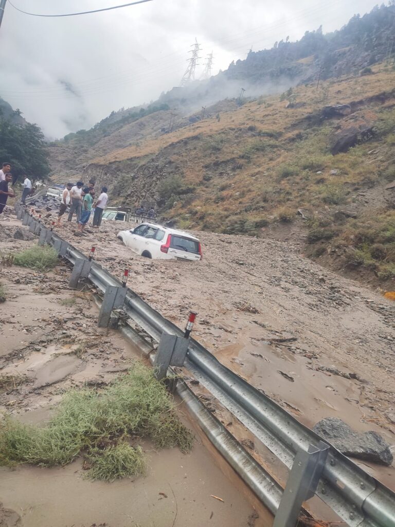 किन्नौर में बादल फटने से मीरू नाले में बाढ़, NH-5 बंद; हिमाचल में 6 जुलाई तक ऑरेंज अलर्ट