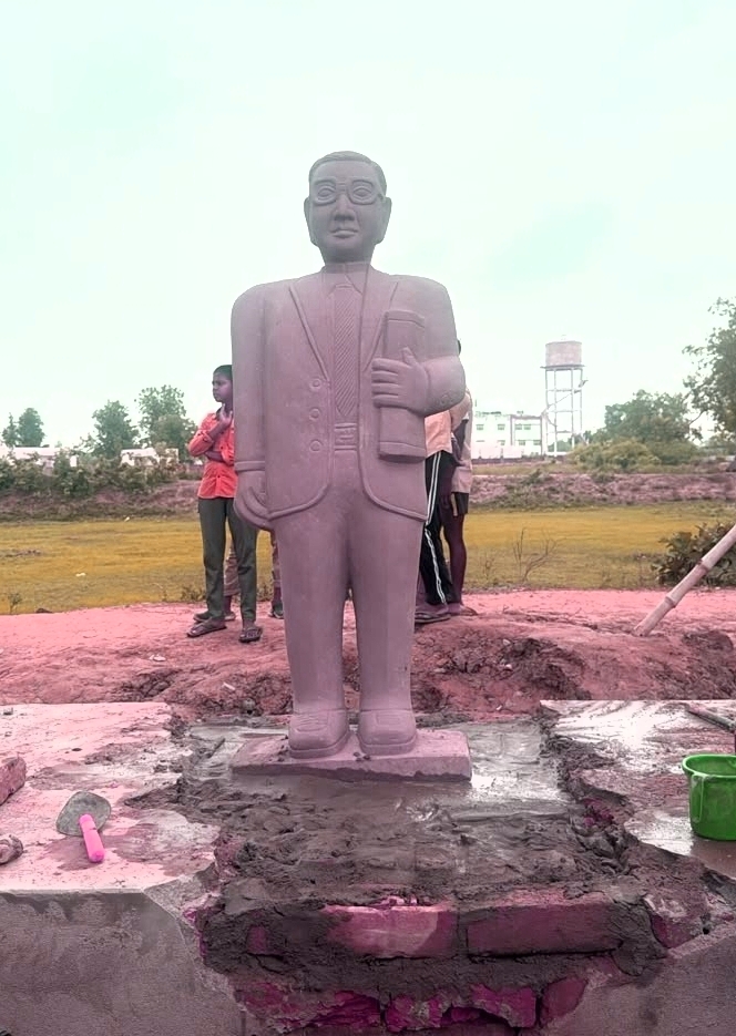 वाराणसी में बाबा साहब की प्रतिमा क्षतिग्रस्त, प्रशासन ने संभाला मोर्चा; नई प्रतिमा स्थापित कर जांच तेज