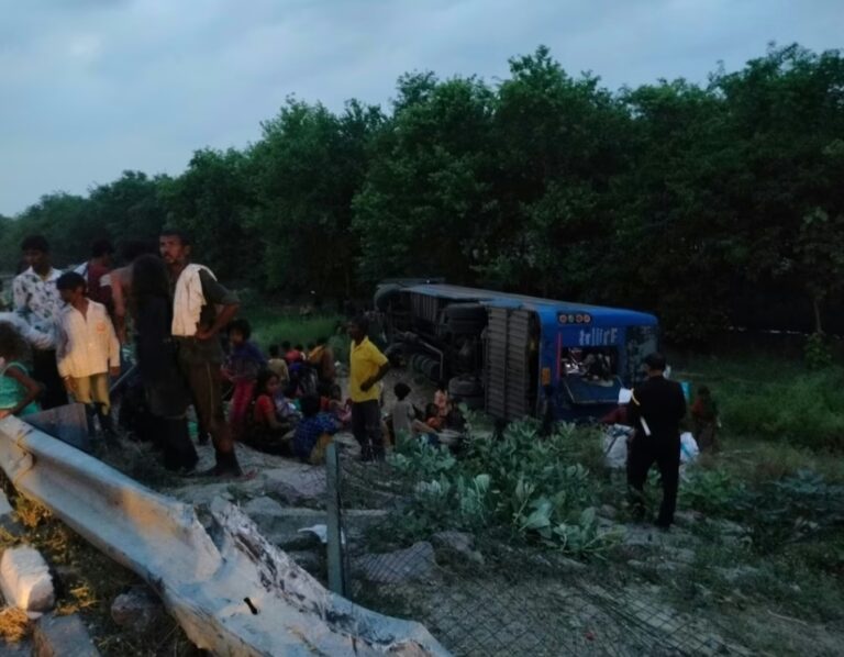 उन्नाव में भीषण सड़क हादसा: आगरा–लखनऊ एक्सप्रेसवे पर बस और कार की टक्कर में एक ही परिवार के 5 लोगों की दर्दनाक मौत