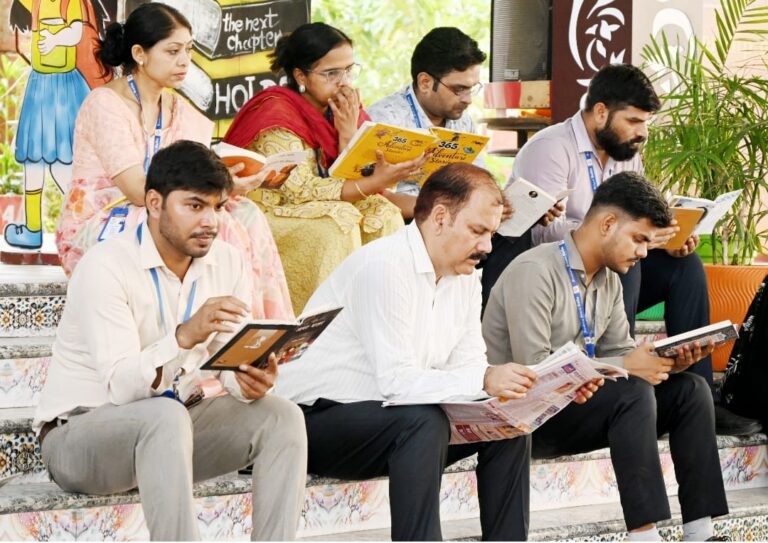 बलिया के सनबीम स्कूल में रीडिंग महोत्सव, विद्यार्थियों ने पुस्तकों के साथ मनाया पढ़ने का उत्सव