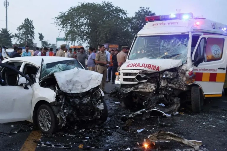 मुजफ्फरनगर: तेज रफ्तार कार की एम्बुलेंस से भीषण टक्कर, 2 की मौत, 5 घायल; नशे में होने की आशंका