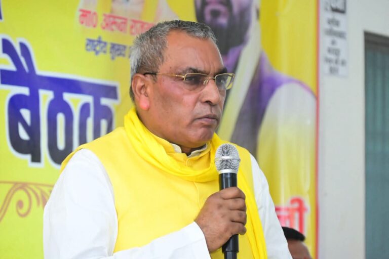 अखिलेश यादव पर ओमप्रकाश राजभर का बड़ा हमला, कार्यकर्ताओं से मुलाकात के नाम पर वसूली का लगाया आरोप