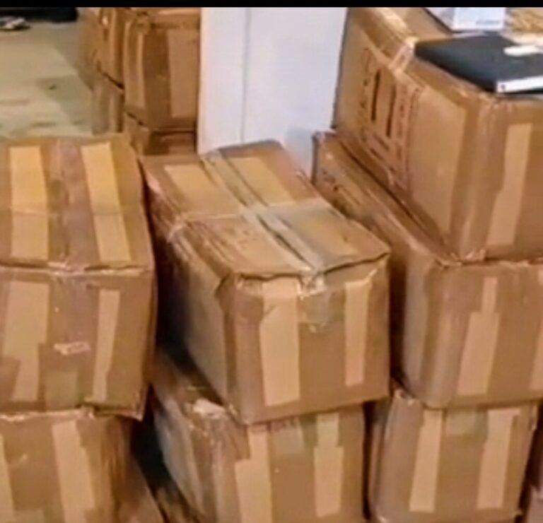 बहराइच में बड़ी कार्रवाई: गोदाम से 8,140 बोतल प्रतिबंधित कोडीन कफ सिरप बरामद, मेडिकल एजेंसी पर मुकदमा दर्ज!