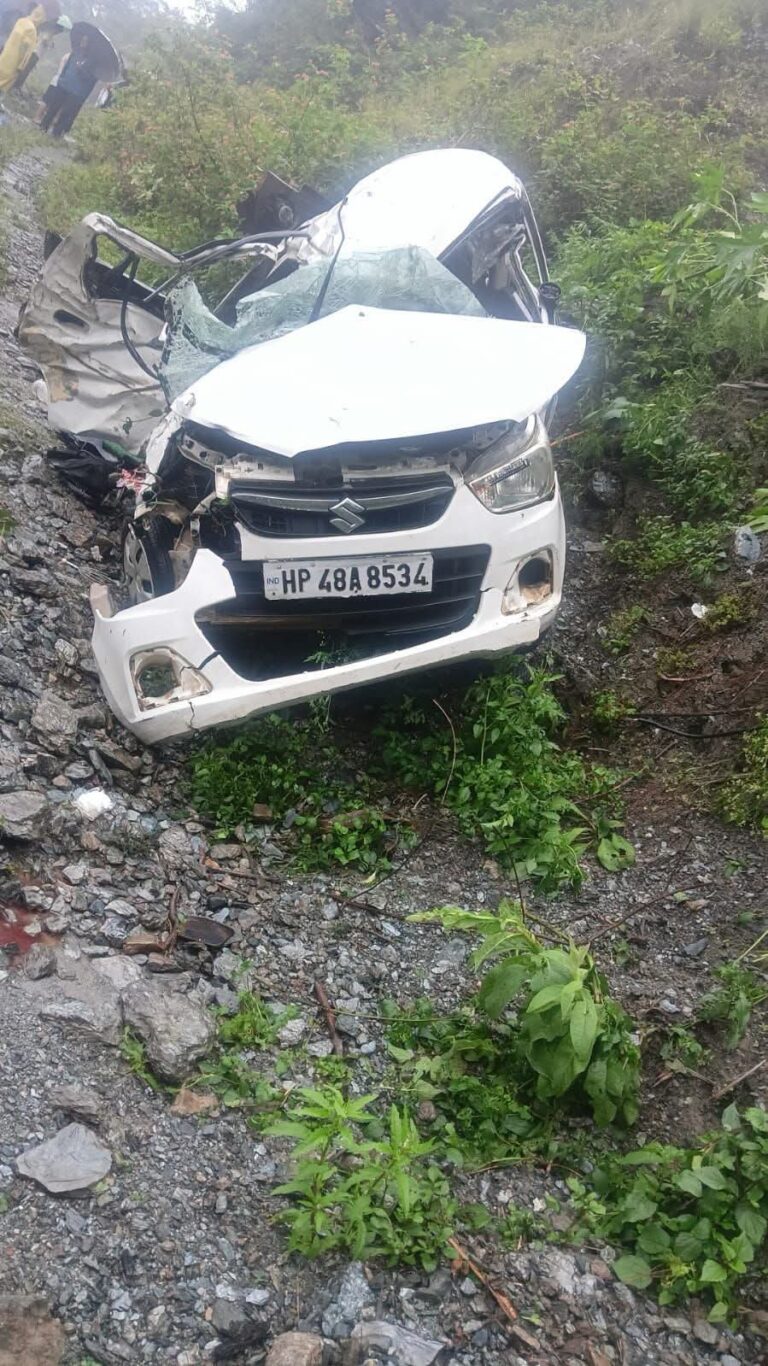 हिमाचल प्रदेश के चंबा में भीषण सड़क हादसा: खाई में गिरी कार, एक ही परिवार के पांच लोगों की दर्दनाक मौत से पसरा मातम