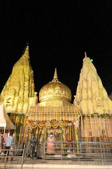 सावन के पहले दिन शिवमय हुई काशी, बाबा विश्वनाथ के दर्शन के लिए उमड़ा आस्था का जनसैलाब