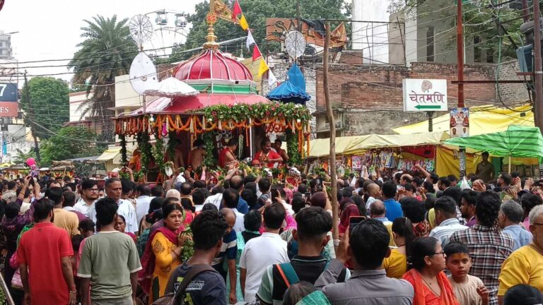 काशी की लक्खा रथयात्रा में उमड़ा आस्था का सैलाब, भगवान जगन्नाथ के दर्शन को पहुंचे हजारों श्रद्धालु