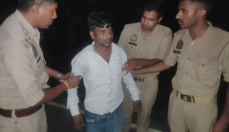 फिरोजाबाद में नारखी पुलिस की बड़ी कार्रवाई: एनकाउंटर में बकरी चोर गिरोह के 2 शातिर बदमाश गिरफ्तार, 1 के पैर में लगी गोली