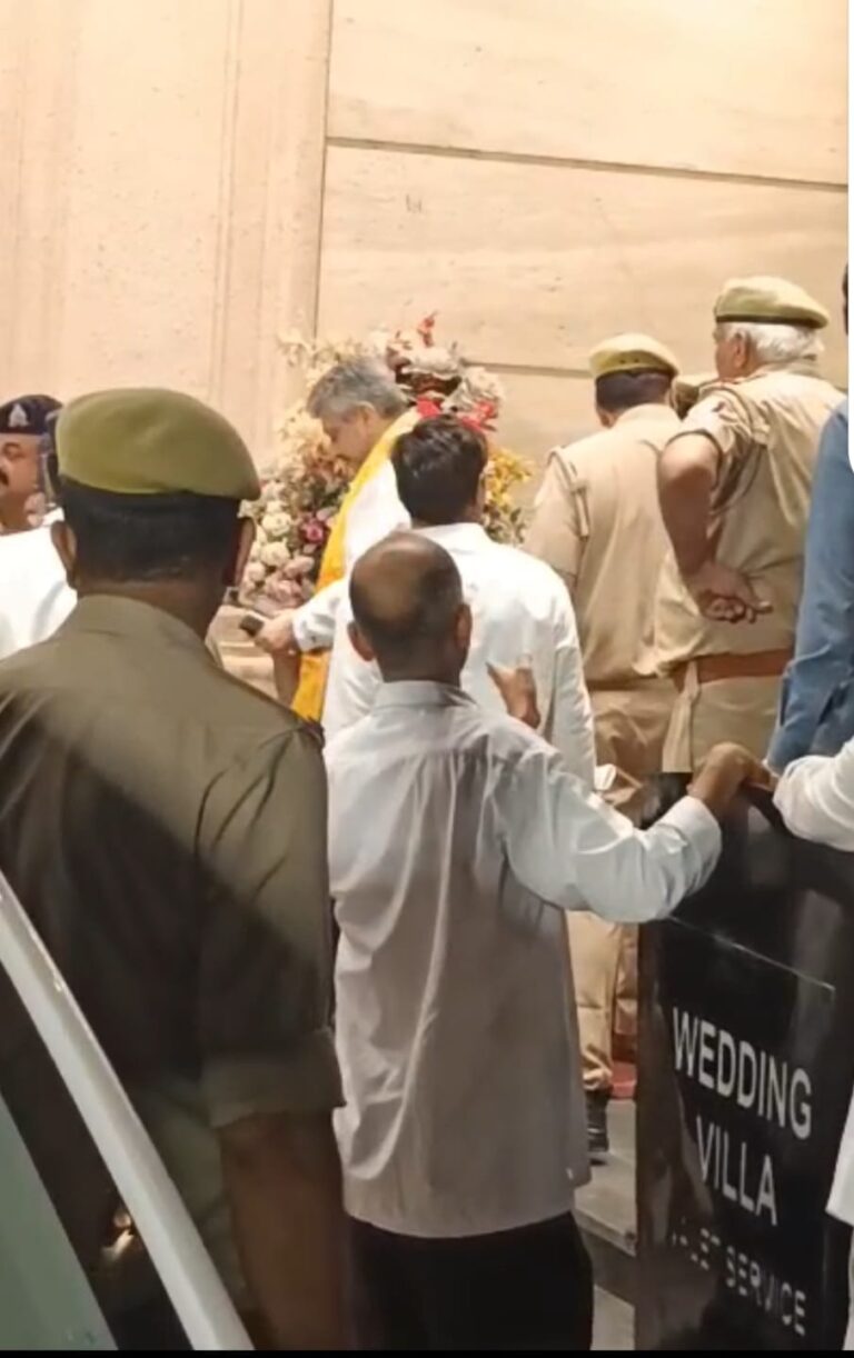 नोएडा में व्यापारी कल्याण दिवस कार्यक्रम के दौरान लिफ्ट हादसा, बैंक्वेट हॉल संचालक समेत तीन पर मुकदमा दर्ज