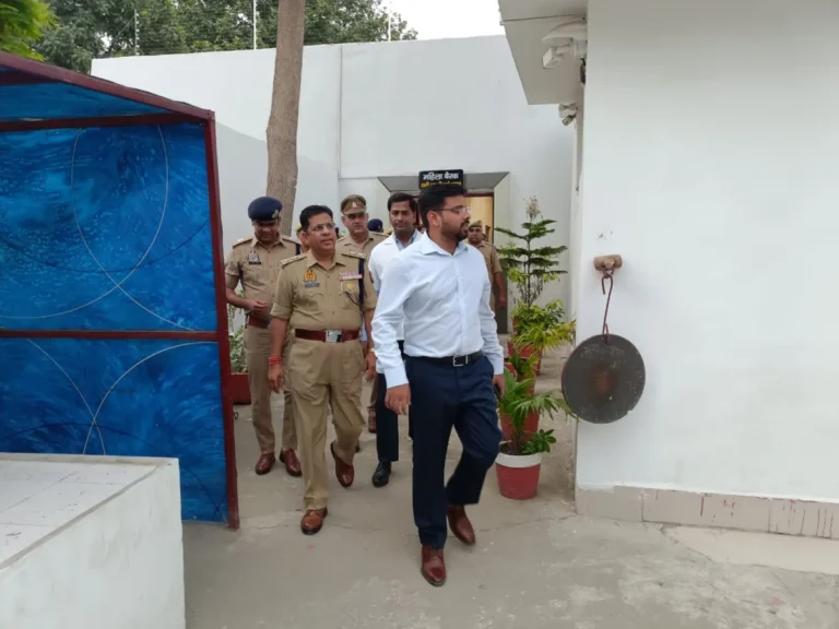 मुजफ्फरनगर जिला कारागार में डीएम-एसपी का औचक निरीक्षण! बैरकों की ली तलाशी, सुरक्षा व्यवस्था का लिया जायजा