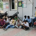 छपार टोल पर नौकरी से हटाए गए कर्मचारियों का बवाल, बहाली की मांग को लेकर अनिश्चितकालीन धरना शुरू