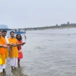 शुकतीर्थ में गंगा फिर हुई जहरीली, छह दिन से बह रहा काला केमिकलयुक्त पानी, संतों का फूटा आक्रोश