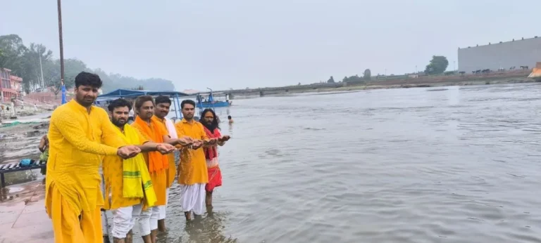 शुकतीर्थ में गंगा फिर हुई जहरीली, छह दिन से बह रहा काला केमिकलयुक्त पानी, संतों का फूटा आक्रोश