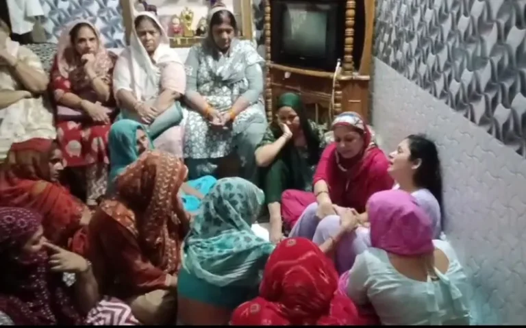 मुजफ्फरनगर शामली रोड पर दर्दनाक हादसा: ट्रैक्टर-ट्रॉली की चपेट में आई बाइक, सात वर्षीय पिहू की मौत, दो गंभीर घायल