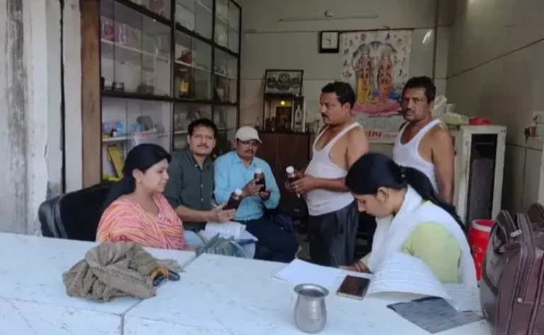 मुजफ्फरनगर में फूड सेफ्टी का बड़ा एक्शन! सड़े-गले नींबुओं से बन रही थी मीठी चटनी, 25 किलो खराब माल मौके पर कराया नष्ट