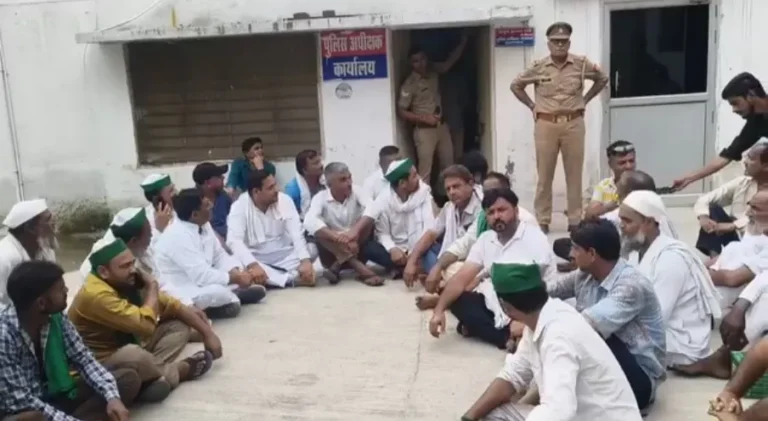 मुजफ्फरनगर में एनएच-58 पर बढ़ते सड़क हादसों को लेकर भाकियू (अराजनैतिक) का प्रदर्शन, ट्रैफिक सुरक्षा बढ़ाने की मांग