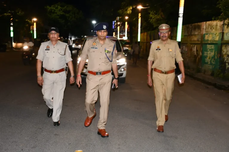 मुजफ्फरनगर में एसएसपी संजय कुमार वर्मा का पैदल गश्त अभियान, बाजारों में सुरक्षा व्यवस्था का लिया जायजा