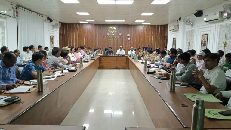 कांवड़ यात्रा को लेकर मुजफ्फरनगर में हाई अलर्ट! डीएम-एसएसपी ने देर रात तक की समीक्षा, ड्रोन निगरानी और रूट डायवर्जन समेत दिए सख्त निर्देश