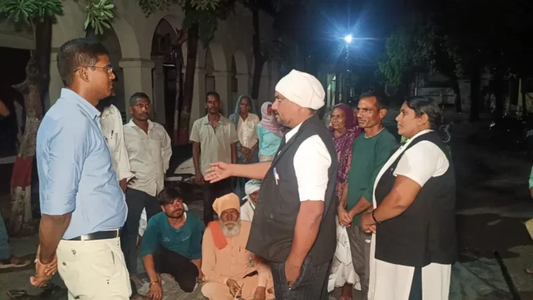 मुजफ्फरनगर में रविदास मंदिर की जमीन पर सचिवालय का विवाद गरमाया, लिखित आश्वासन पर अड़े ग्रामीण; देर रात तक चली वार्ता रही बेनतीजा