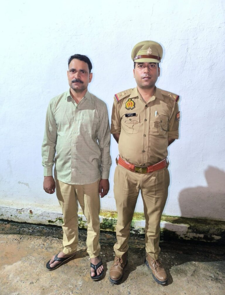 महोबा में जुए के अड्डे पर पुलिस का बड़ा शिकंजा, 25 हजार का इनामी वांछित जहांगीर गिरफ्तार