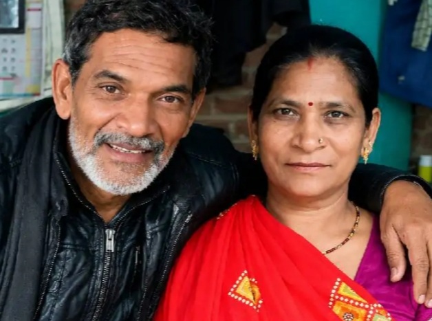 झांसी में बंद मकान का खौफनाक राज: 6 दिन बाद बुजुर्ग दंपती के सड़े-गले शव मिले, हत्या-लूट का आरोप
