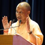 गोरखपुर में सीएम योगी का जनता दर्शन, करीब 200 लोगों की सुनी फरियाद; बोले-धन के अभाव में नहीं रुकेगा किसी का इलाज