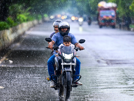 सावन के पहले सोमवार पर NCR में बारिश के आसार, IMD ने 4 अगस्त के लिए जारी किया येलो अलर्ट