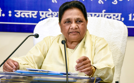 मायावती का बड़ा फैसला: अशोक सिद्धार्थ और रणधीर सिंह बेनीवाल बसपा से निष्कासित, अनुशासनहीनता का लगाया आरोप