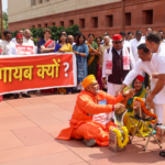राम मंदिर प्रदर्शन पर FIR के बाद सियासी घमासान, सपा बोली- विपक्ष की आवाज दबाने की कोशिश